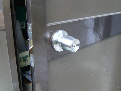 ������h�A�̌��̌���