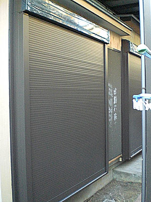 �A���~���V���b�^�[�Ɍ���