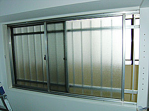 �C���v���X�̎�t���@�z���C�g�F