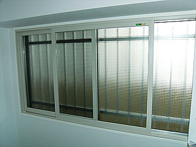 �C���v���X�̎�t���@�z���C�g�F